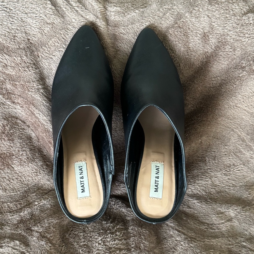 Matt & Nat Women's Chunky Heel Shoe sz 10 color Black - Picture 2 of 8